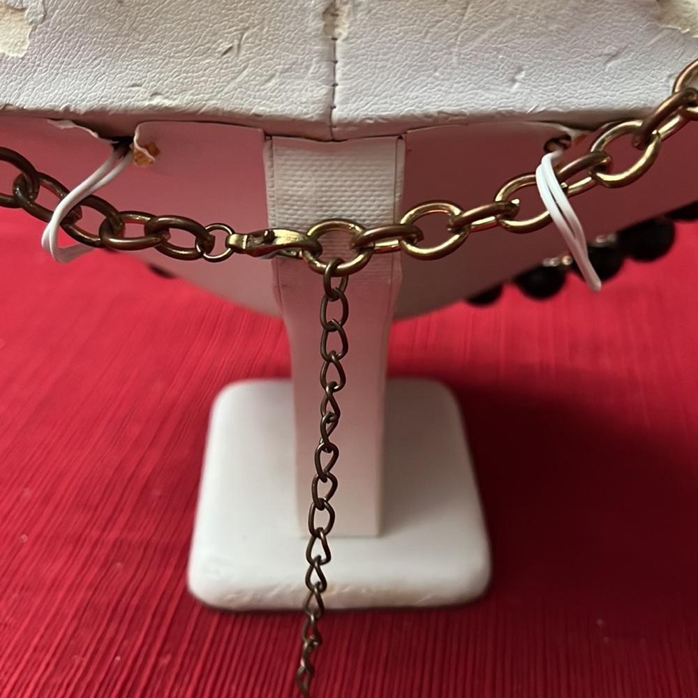 💥3/ $13💥VTG:Black and Clear diamond Cut beads Necklace. - Picture 3 of 5